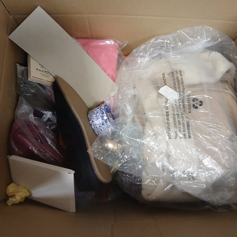 APPROXIMATELY 30 ASSORTED CLOTHING ITEMS IN VARIOUS COLOURS, SIZES, AND STYLES
