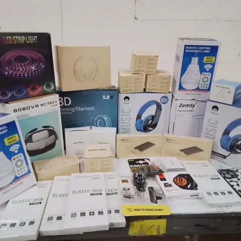 BOX CONTAINING LARGE AMOUNT OF BOXED ELECTRICAL ITEMS TO INCLUDE: HEADPHONES, PHONE CASES, SCREEN PROTECTION COVERS, REMOTE CONTROL EMERGENCY LIGHTING, POWER BANKS ETC.