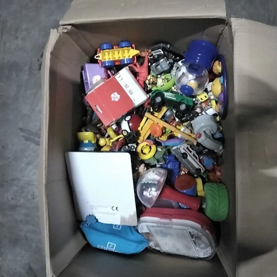 BOX CONTAINING LARGE AMOUNT OF CHILDREN'S TOYS