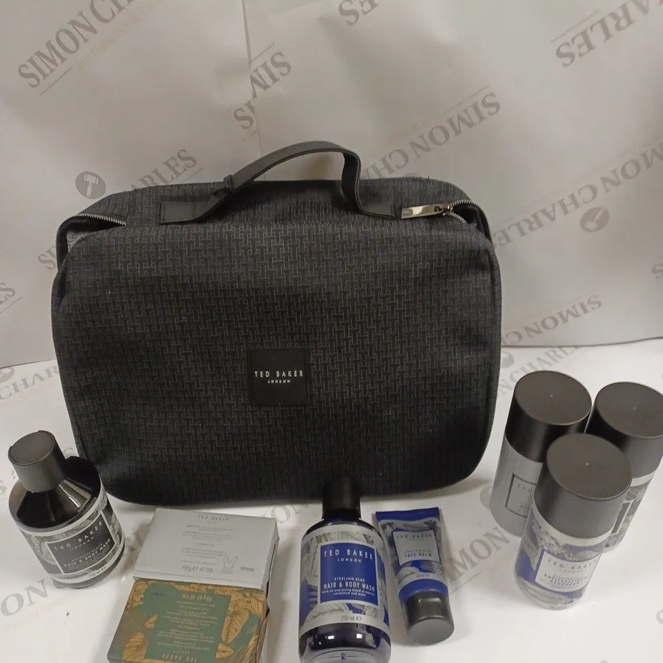 TED BAKER MENS CLEANING GIFT SET AND SHOWER BAG 