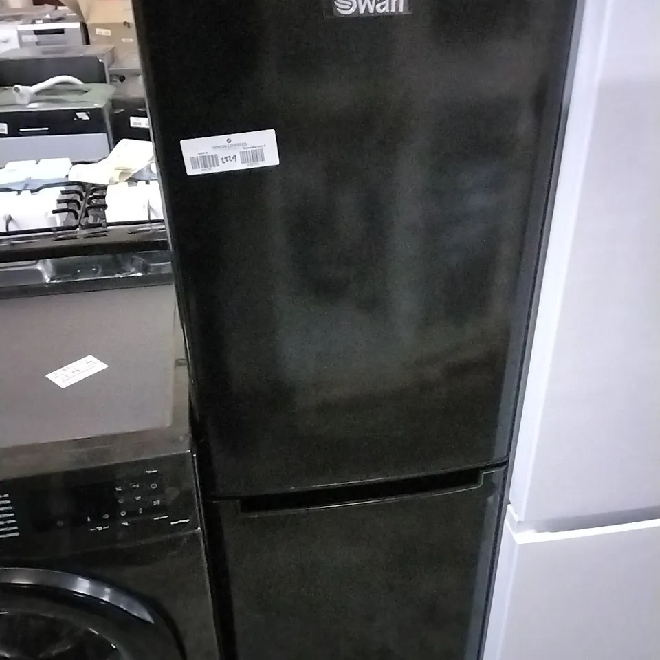 SWAN SR15690B 48CM WIDE, 50/50 SPLIT FRIDGE FREEZER - BLACK