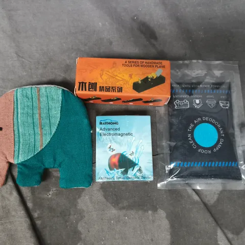 APPROXIMATELY 10 ASSORTED HOUSEHOLD ITEMS TO INCLUDE SNOW REMOVAL DEVICE, PIPE DREDGING MAINTENANCE AGENT, ETC