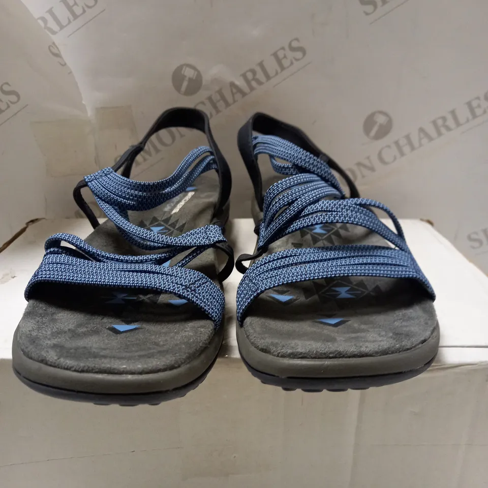 SKECHERS NAVY REGGAE SLIM SANDALS - SIZE 7