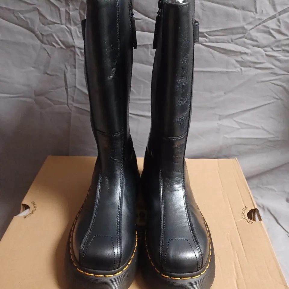 BOXED PAIR OF DR. MARTENS BUZZ HI BOOT – BLACK LEATHER, UK 4