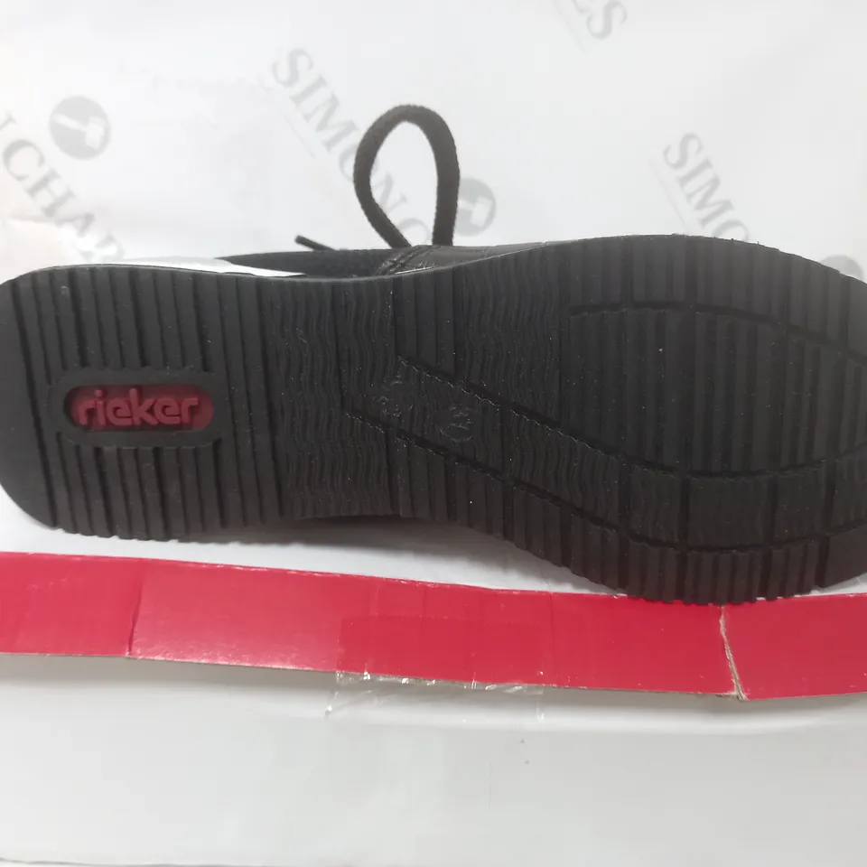 BOXED RIEKER ANTISTRESS HIGH TRAINERS IN BLACK - EUR 37