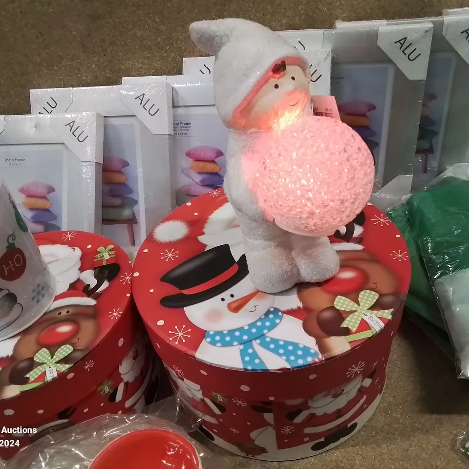 MIXED LOT CONTAINING VARIOUS ITEMS TO INCLUDE, CHRISTMAS BOXES, SELECTION OF FLAGS, FLAMINGO BUTTER/SOAP DISHES, DECORATIVE LIGHT CHAINS, 10X15CM PHOTO FRAMES ETC.