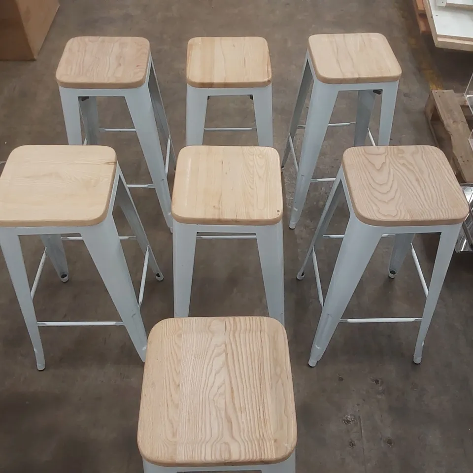 7x DESIGNER RESTAURANT BAR STOOLS