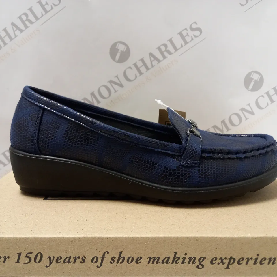 BOXED PAIR OF CUSHION WALK SLIP ON SHOES, NAVY - SIZE 5 