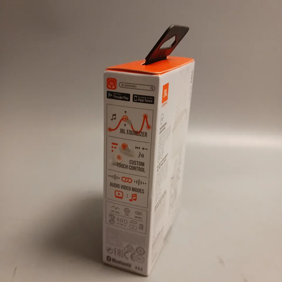 BOXED JBL VIBE BUDS IN WHITE DEEP BASS 32HR BATTERY LIFE