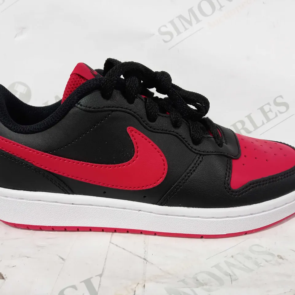 BOXED PAIR OF NIKE TRAINERS IN BLACK/RED UK SIZE 4