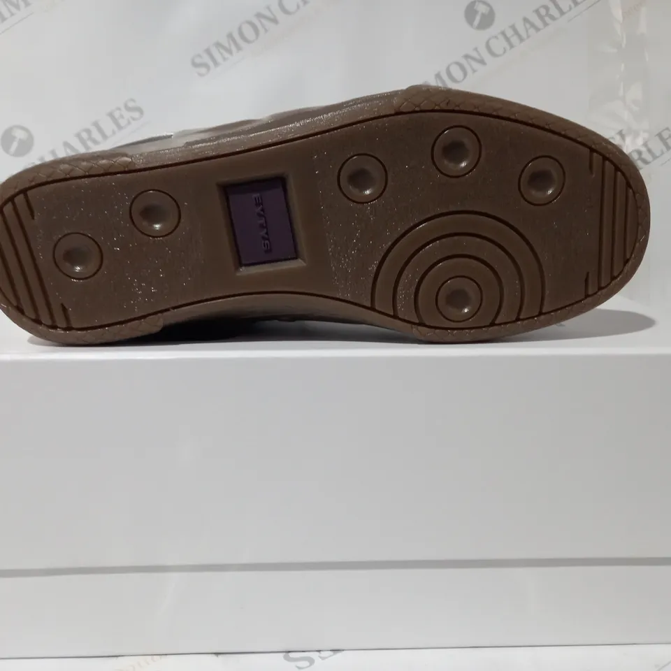 BOXED PAIR OF EYTYS SANTOS SHOE SIN BLACK UK SIZE 7.5