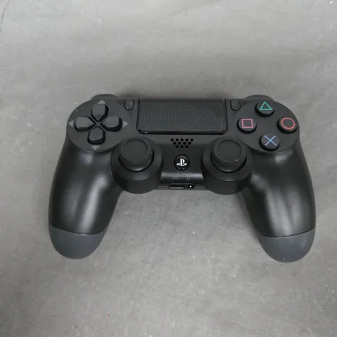 PLAYSTATION 4 CONTROLLER IN BLACK