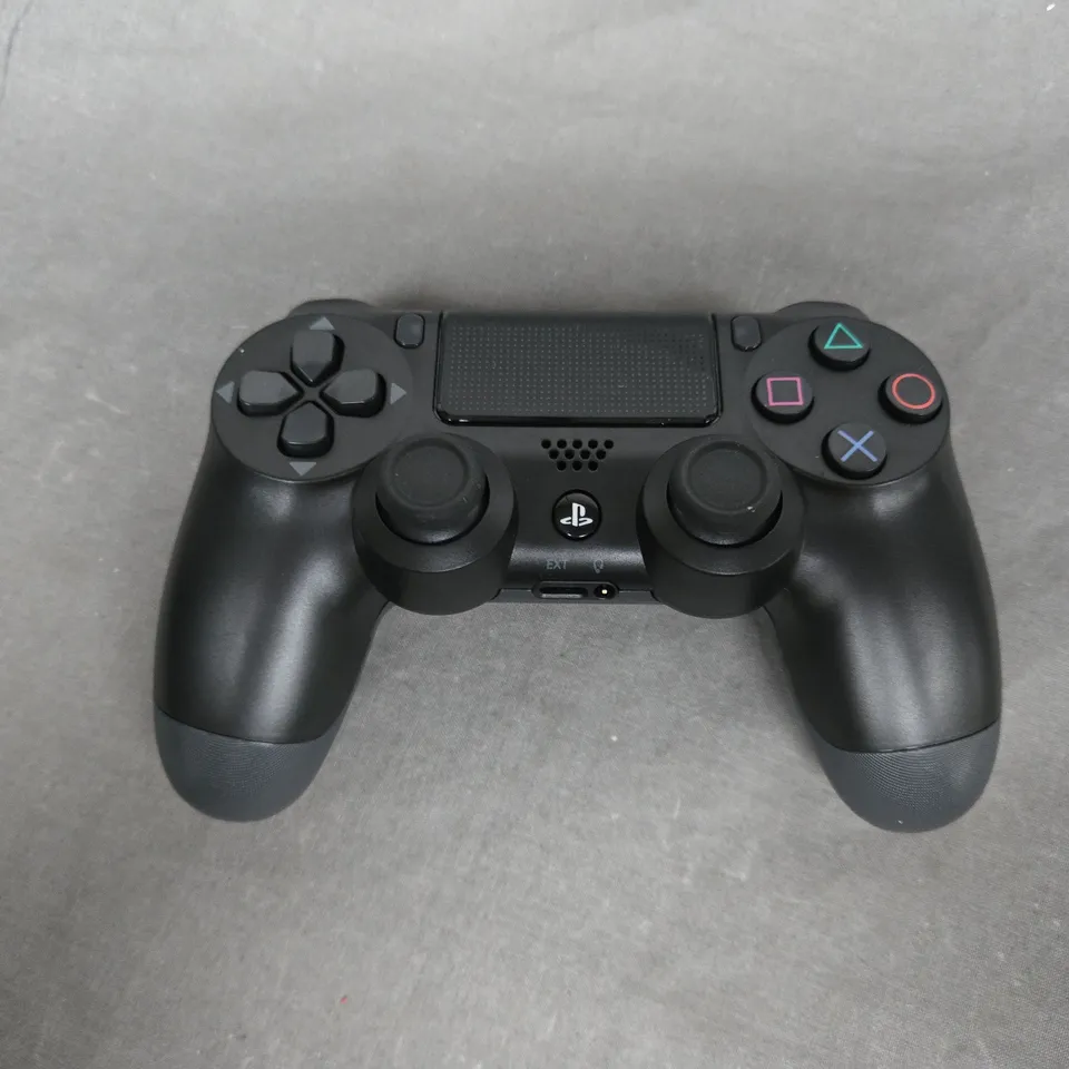 PLAYSTATION 4 CONTROLLER IN BLACK