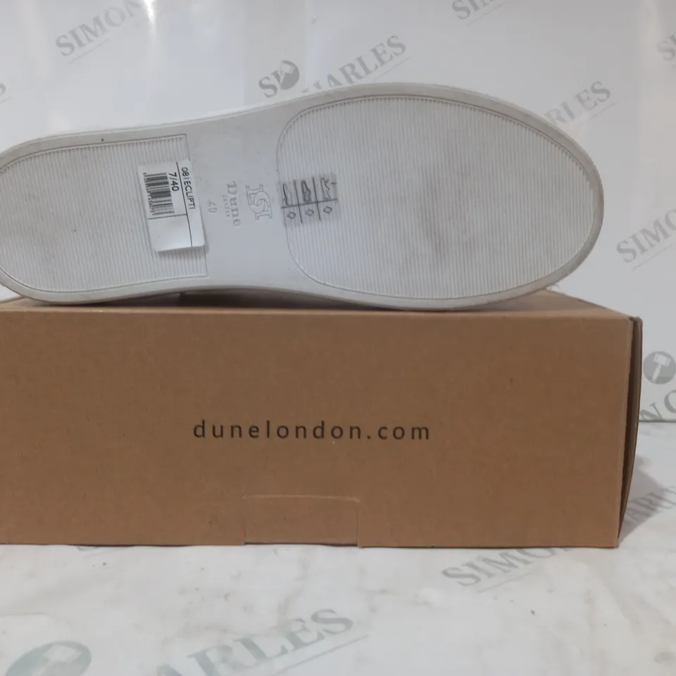 BOXED PAIR OF DUNE LONDON 081 ECLIPTI STAR EMBROIDERED SHOES IN WHITE SIZE 7