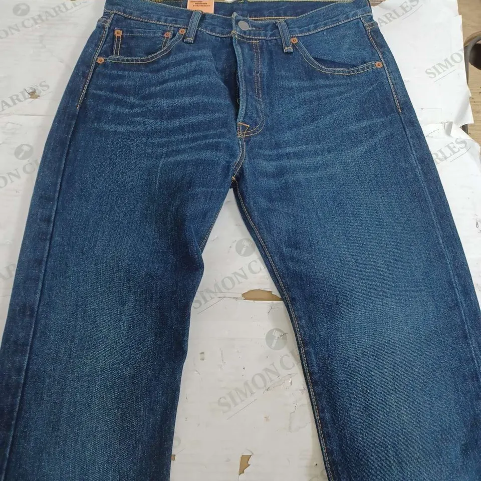 LEVI'S 501 DARK DENIM JEANS - 30W 32L