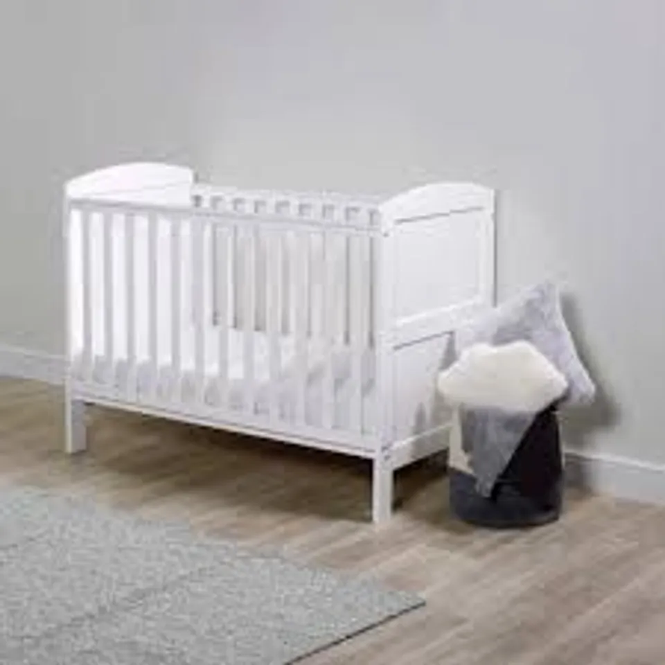 BOXED ICKLE BUBBA COLEBY CLASSIC COT BED - WHITE (1 BOX)