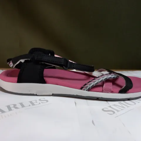 REGATTA LADY SANTA ROMA SANDALS SIZE 7