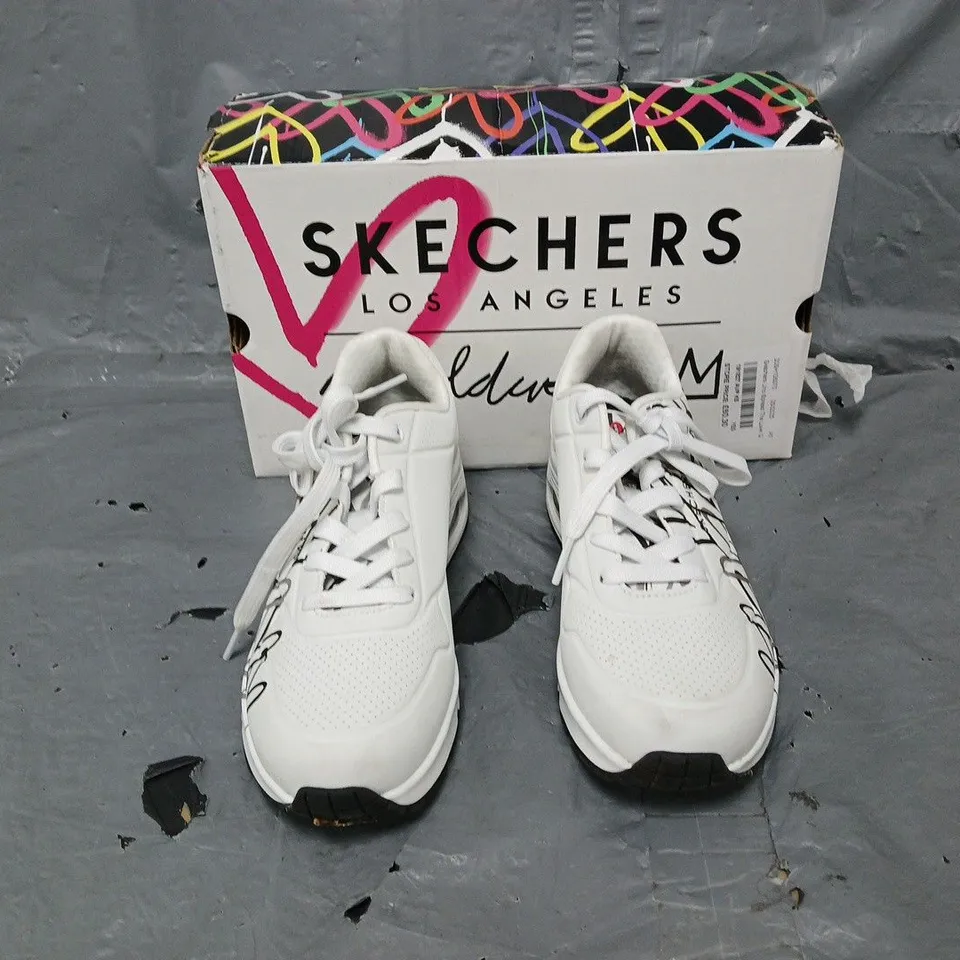 BOXED PAIR OF SKETCHERS LA WHITE LACE UP TRAINERS UK 5 