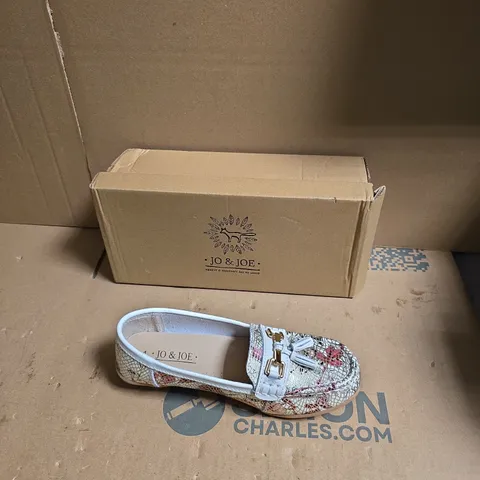 JO & JOE WOMEN’S FLORAL PRINT LOAFERS - LIGHT BLUE SNAKE PRINT - UK 4