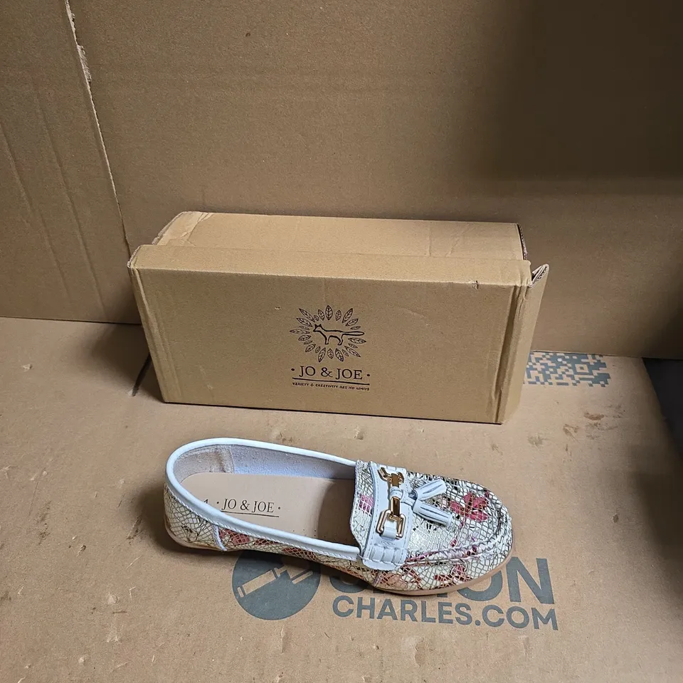 JO & JOE WOMEN’S FLORAL PRINT LOAFERS - LIGHT BLUE SNAKE PRINT - UK 4