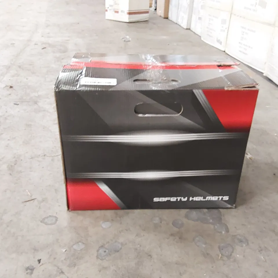 BRAND NEW BOXED MOTORCYCLE SAFETY HELMET - SIZE MEDIUM (1 BOX)