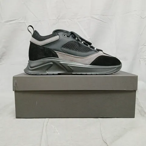 BOXED PAIR OF CLEENS ESSENTIAL RUNNER EVO TRAINERS IN OBSIDIAN SIZE UK 9