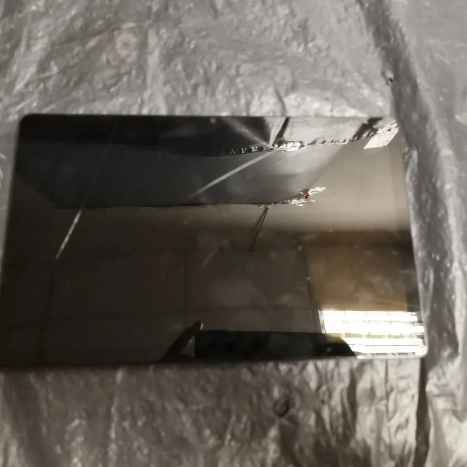 LENOVO TABLET – SILVER BACK, DOLBY ATMOS BRANDING
