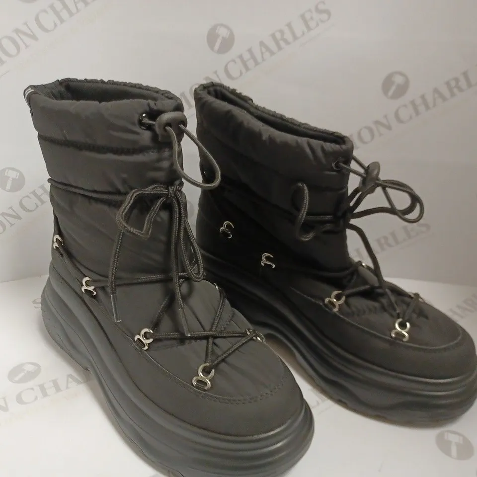 KOI VEGAN DRIFT WATCH BLACK MOON BOOTS - BLACK SIZE 6