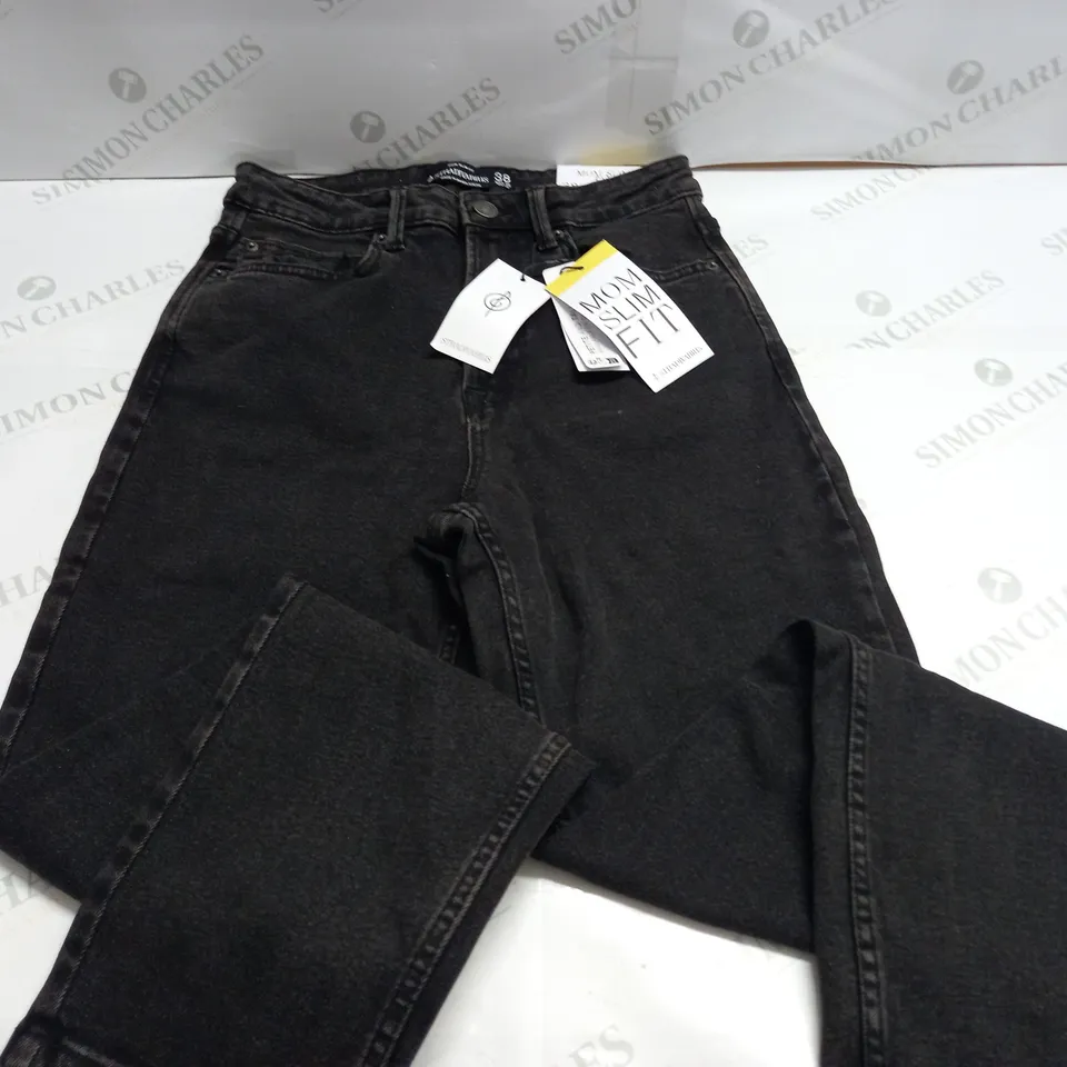 STRADIVARIUS STANDARD MOM SLIM FIT IN BLACK - UK 10