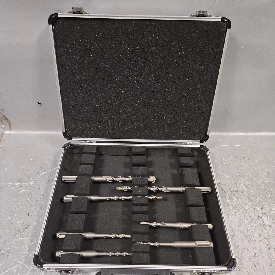 BOSCH DRILL BIT SET & CARRY CASE 