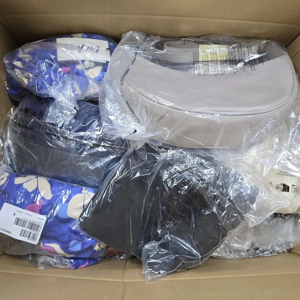 APPROXIMATELY 20 ASSORTED CLOTHING ITEMS IN VARIOUS STYLES, SIZES & COLOURS TO INCLUDE BRANDS SUCH AS FINERY, ICHI, YAS, ETC