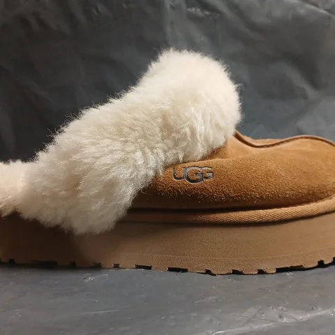 BOXED PAIR OF UGG FAUX FUR LINED SHOES IN TAN SIZE UK 6