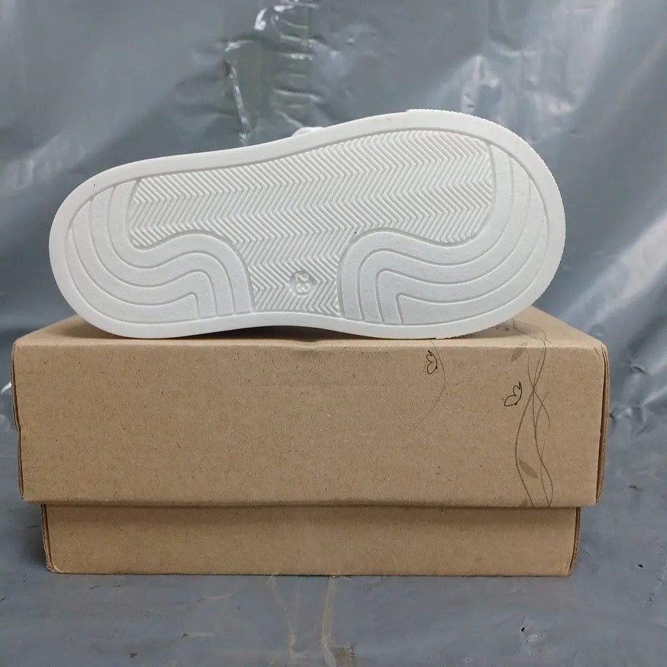 BOXED PAIR OF BORBOLETA INFANT SHOES IN BEIGE SIZE EU 23