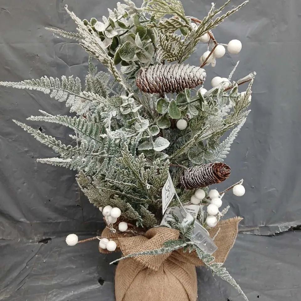 MISTLETOE AND FERN LIT TABLETOP TREE RRP £27.99