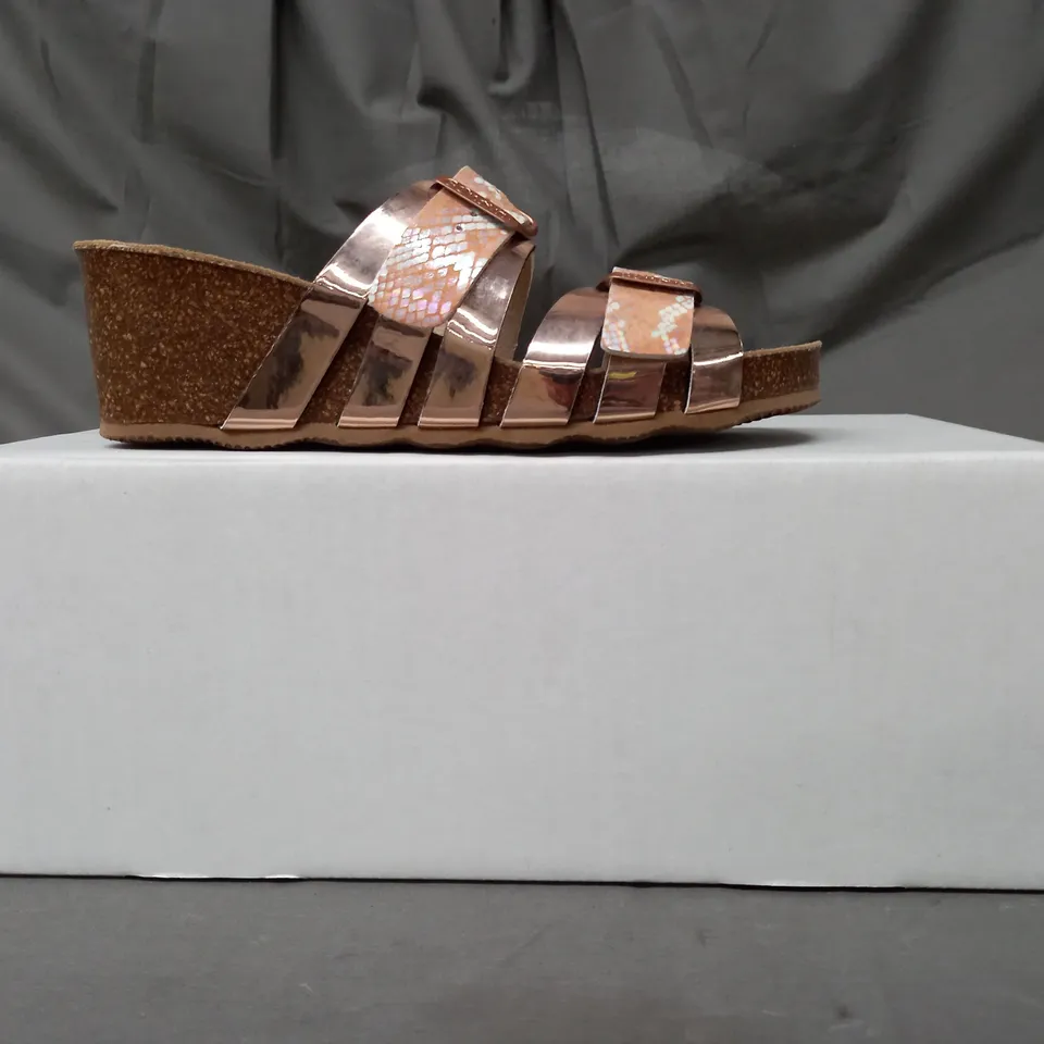 BOXED PAIR OF BONOVA WEDGE SANDALS IN PEACH SIZE 3