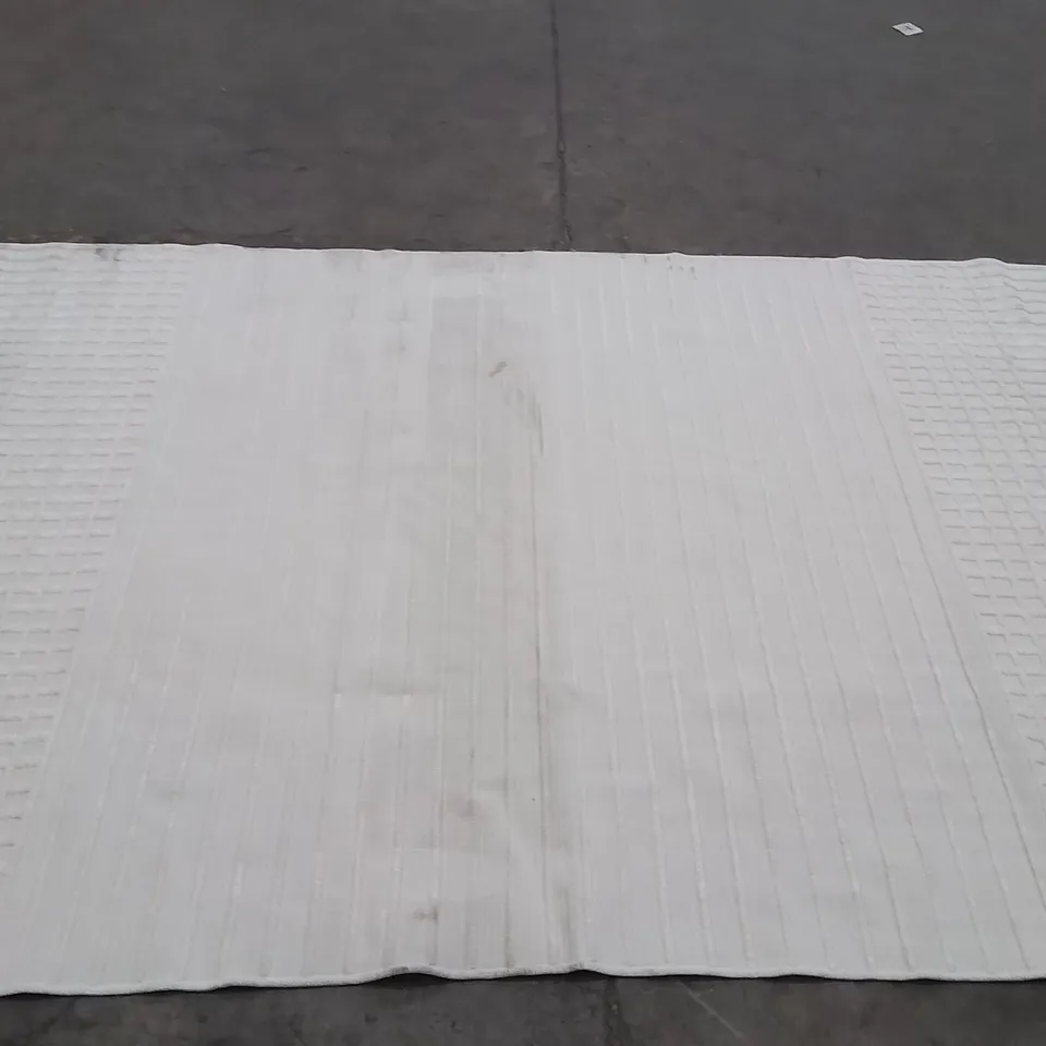 QUALITY DESIGNER AREA RUG - APPROXIMATELY 300CM X 200CM - CREAM