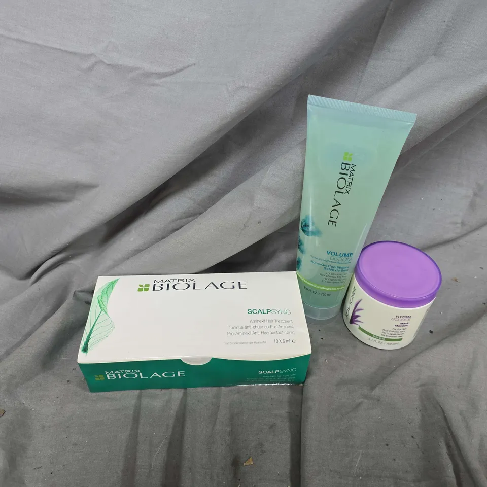 APPROXIMATELY 24 ASSORTED MATRIX BIOLAGE PRODUCTS TO INCLUDE HYDRA SOURCE MASK, VOLUME BLOOM CONDITIONER, SCALPSYNC HAIR TREATMENT, ETC - COLLECTION ONLY