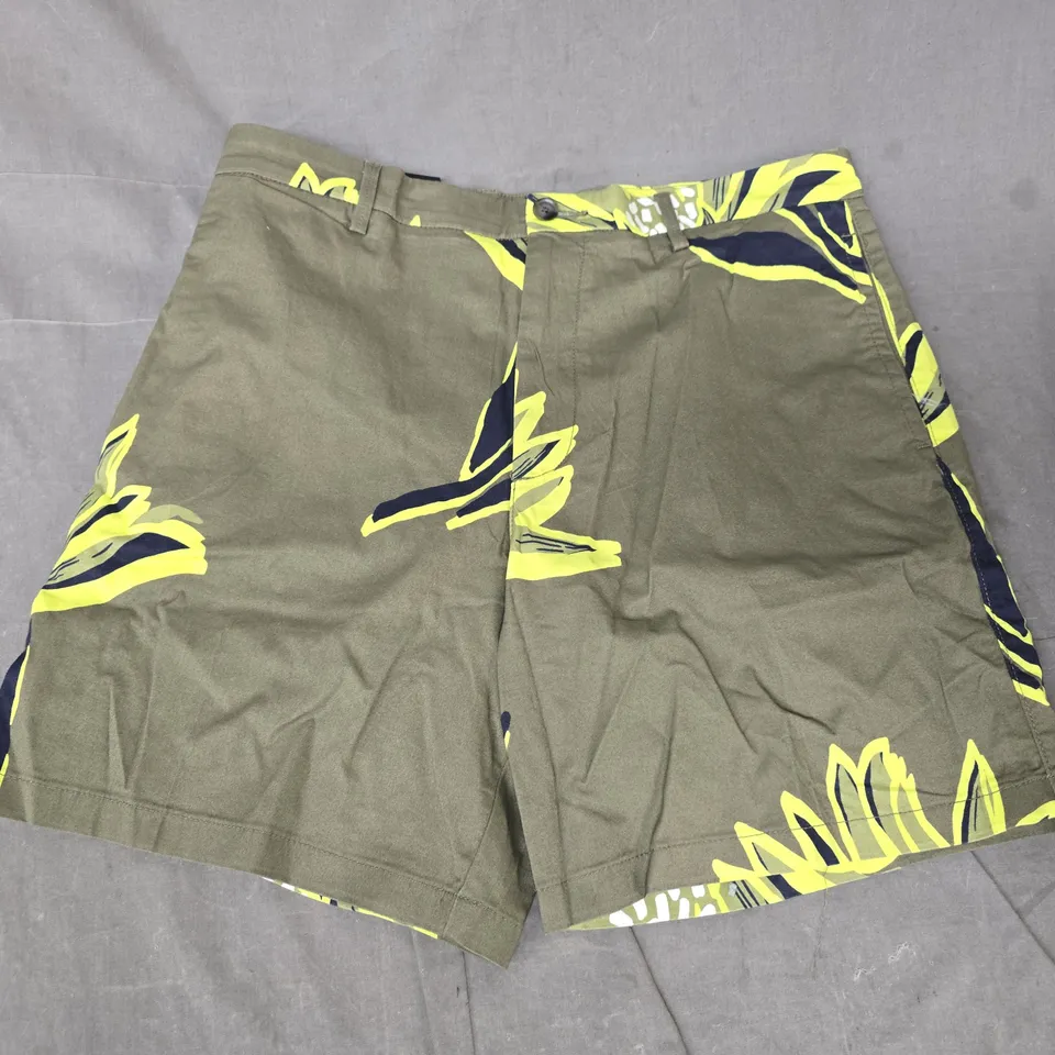 HUGO BOSS C KARLOS SHORTS IN DARK OLIVE W. FLORAL PATTERN SIZE UK 48