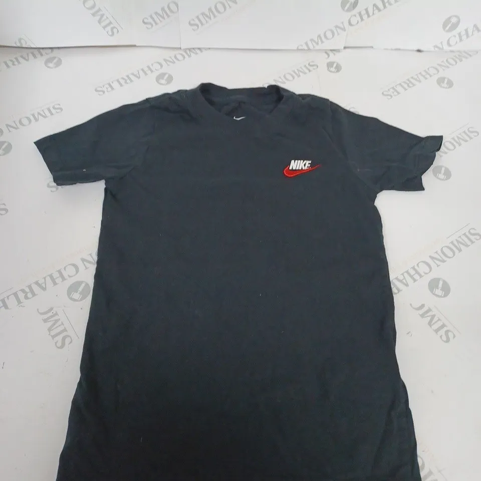 NIKE LOGO CASUAL T-SHIRT SIZE XS