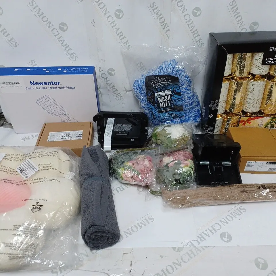 BOX OF APPROXIMATELY 12 ASSORTED ITEMS TO INCLUDE CHRISTMAS CRACKERS, ARTIFICIAL FLOWERS, AND DOOR LATCHES ETC. 