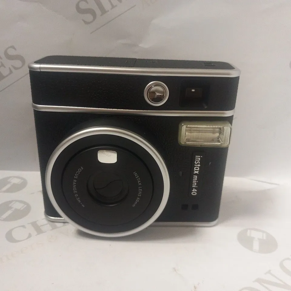 BOXED FUJIFILM INSTAX MINI 40 INSTANT CAMERA