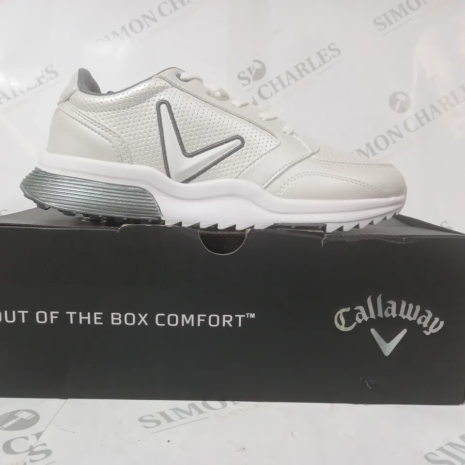 BOXED PAIR OF CALLAWAY AURORA SHOES IN WHITE/GREY UK SIZE 6.5