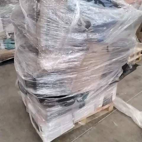 PALLET CONTAINING A LARGE QUANTITY OF ASSORTED HOUSEHOLD GOODS WHICH INCLUDE; SUITCASES, AIRFRYERS, SOFT CABIN BAG ETC