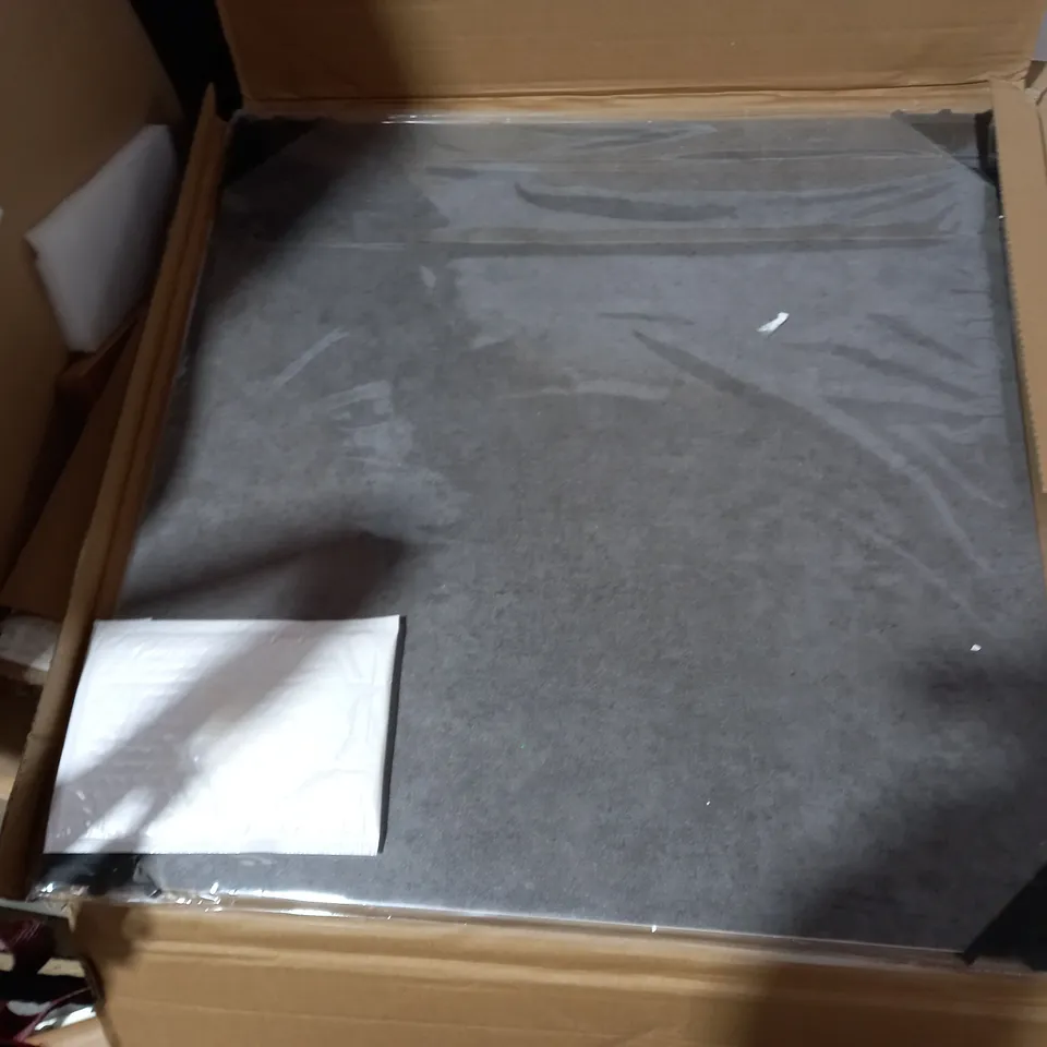 BOXED DESIGNER DOUBLE SIDED TABLETOP BACKDROP SET APPROX 60X60CM