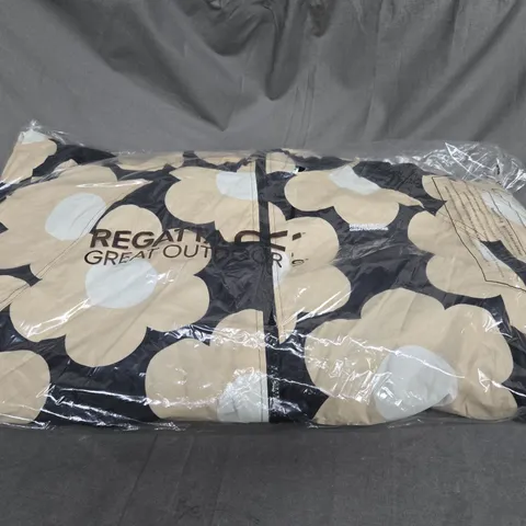 BAGGED REGATTA ORLA CHANGING ROBE - SINGLE