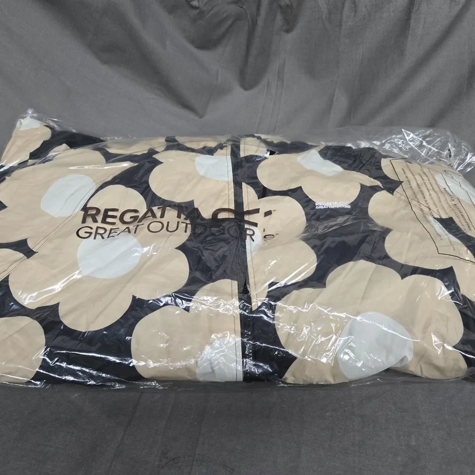 BAGGED REGATTA ORLA CHANGING ROBE - SINGLE