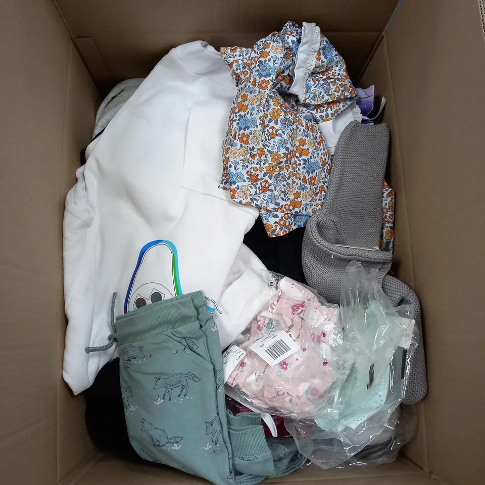 BOX OF ASSORTED CHILDRENS CLOTHING VARYING IN SIZE/COLOUR/STYLE TO INCLUDE:  TOPS, DRESSES, JUMPERS