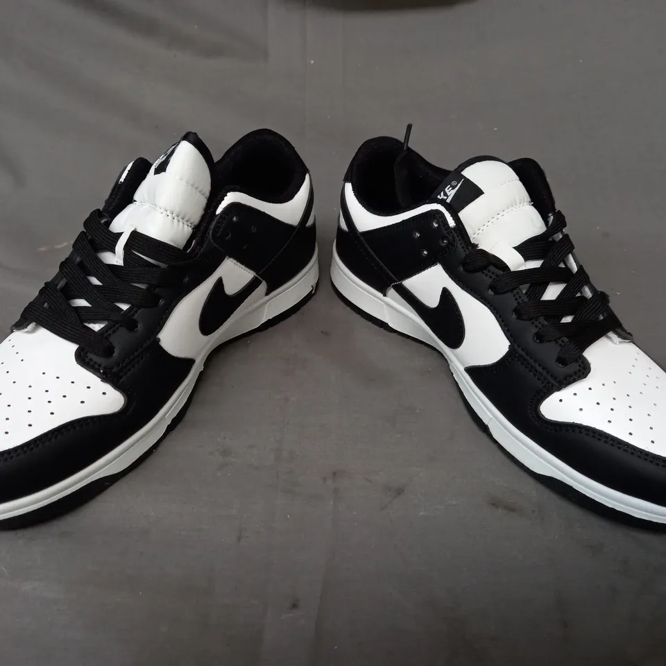 BOXED PAIR OF NIKE SHOE SIN BLACK/WHITE UK SIZE 7