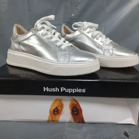 BOXED PAIR OF HUSH PUPPIES LEATHER TRAINERS IN SILVER SIZE 3