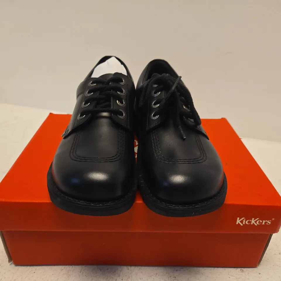 BOXED PAIR OF KICKERS BLACK LEATHER DERBY SHOES – SIZE 41